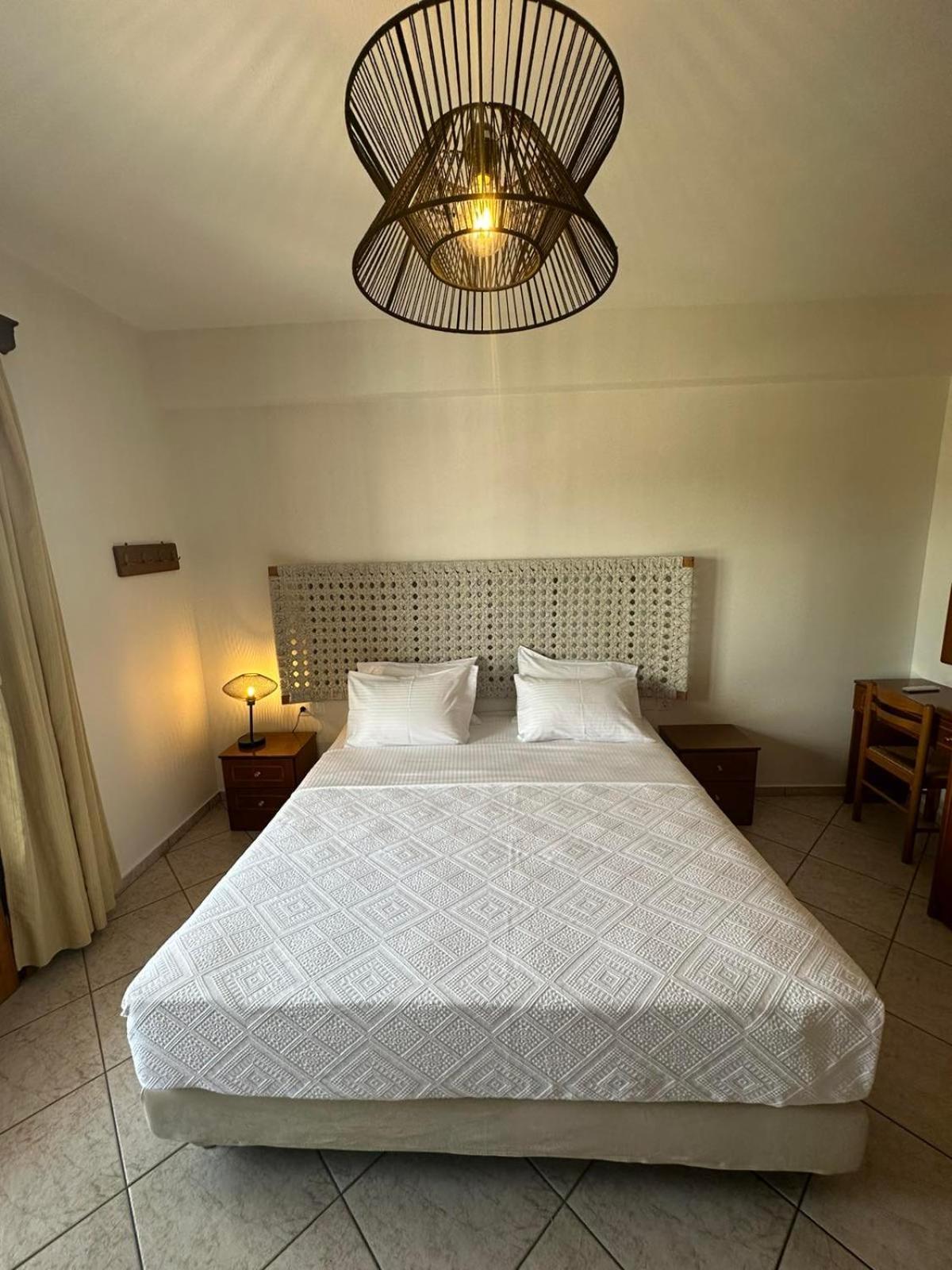 Kavos Apartments Alonissos Patitiri Oda fotoğraf